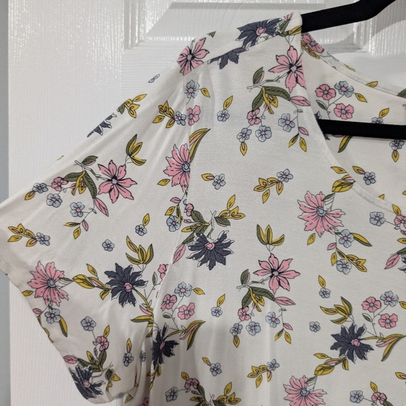 Philosphy Woman Cream Floral Print Short Sleeve Blouse in Size 2X - Picture 3 of 7
